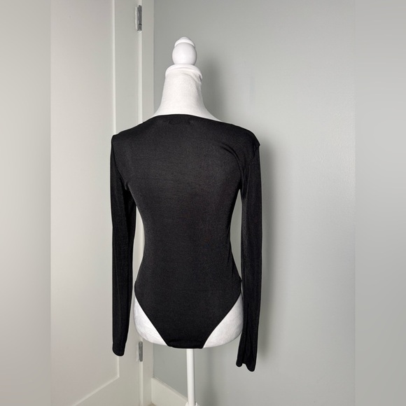 Pretty Little Thing BLACK ACETATE SLINKY SCOOP NECK LONG SLEEVE BODYSUIT - Picture 6 of 7